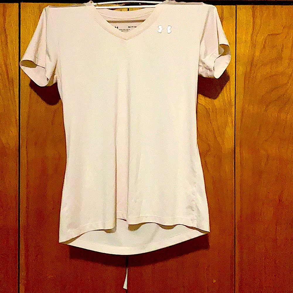 Under armor small light pink 🏋️‍♀️ Tee
